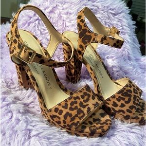 Ladies dress shoes size 7-7.5